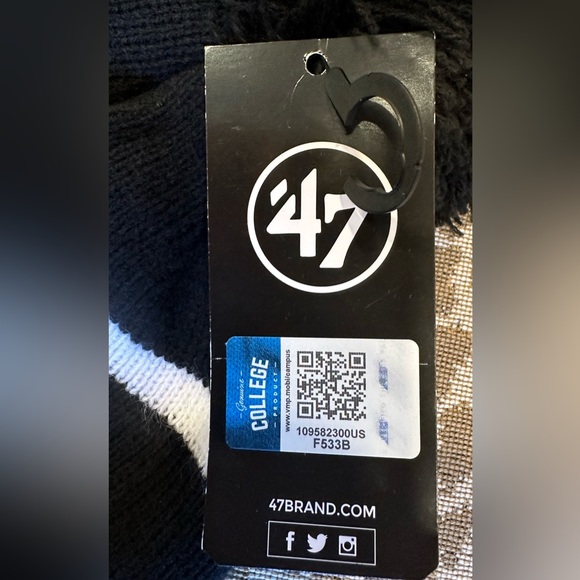 NWT UGA Georgia Bulldogs Pom Beanie with Logo~OS~Black w White Stripe~$35 - Picture 7 of 11